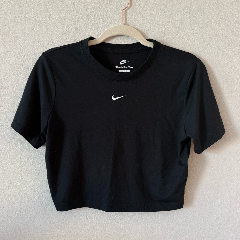 Nike Women's Black Crop Slim Fit Shirt Medium
